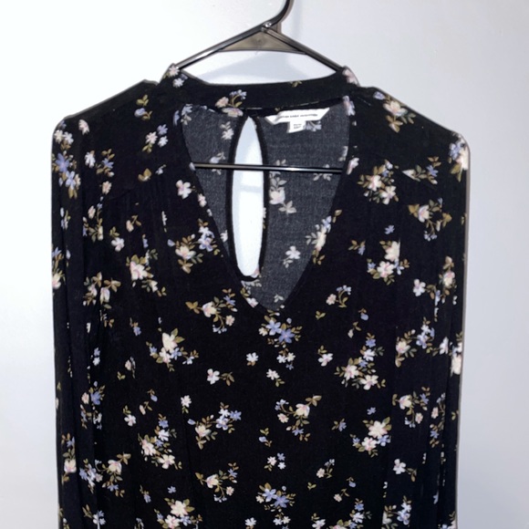 ✨🖤AE Black Long-Sleeve - Picture 2 of 5